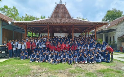 Siswa Kelas VIII MTsN 1 Yogyakarta Ikuti Literasi Budaya ke Desa Wisata Krebet, Pajangan