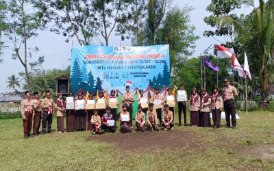 Resmi Ditutup, Kepala MTsN 1 Yogyakarta Lepas Peserta Kemah di Karangasri dengan Pesan Kemandirian